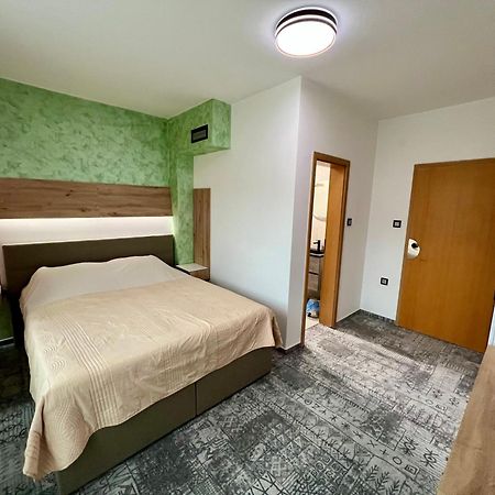 Hotel Brkic Sarajevo Airport - Free Parking Dış mekan fotoğraf