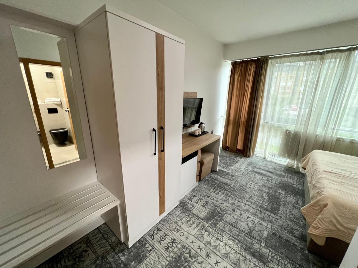 Hotel Brkic Sarajevo Airport - Free Parking Dış mekan fotoğraf