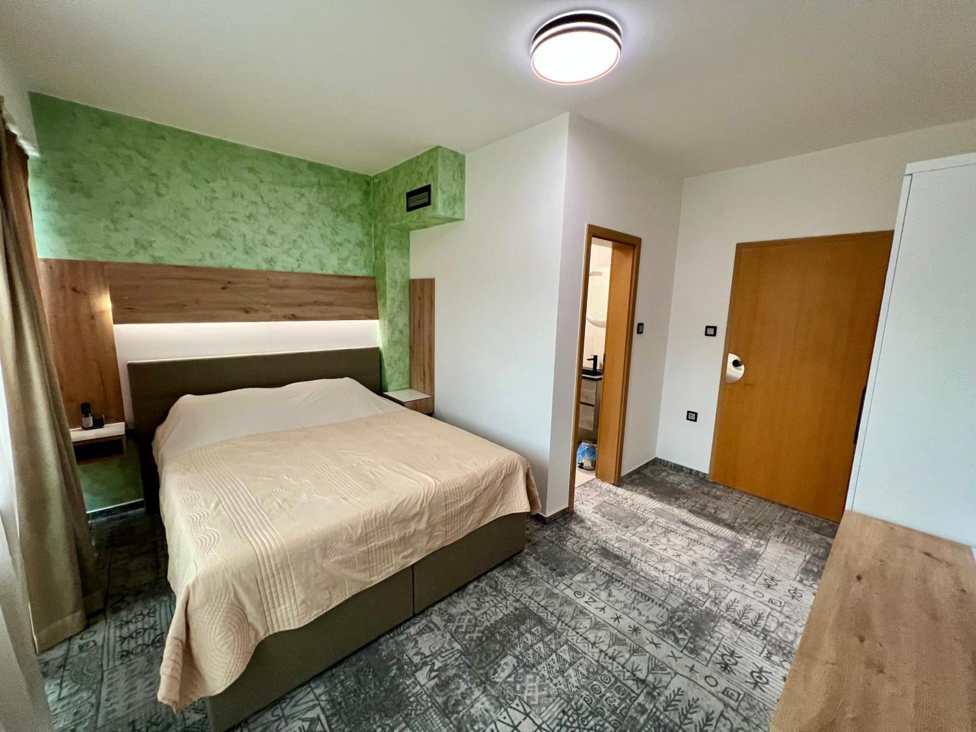 Hotel Brkic Sarajevo Airport - Free Parking Dış mekan fotoğraf