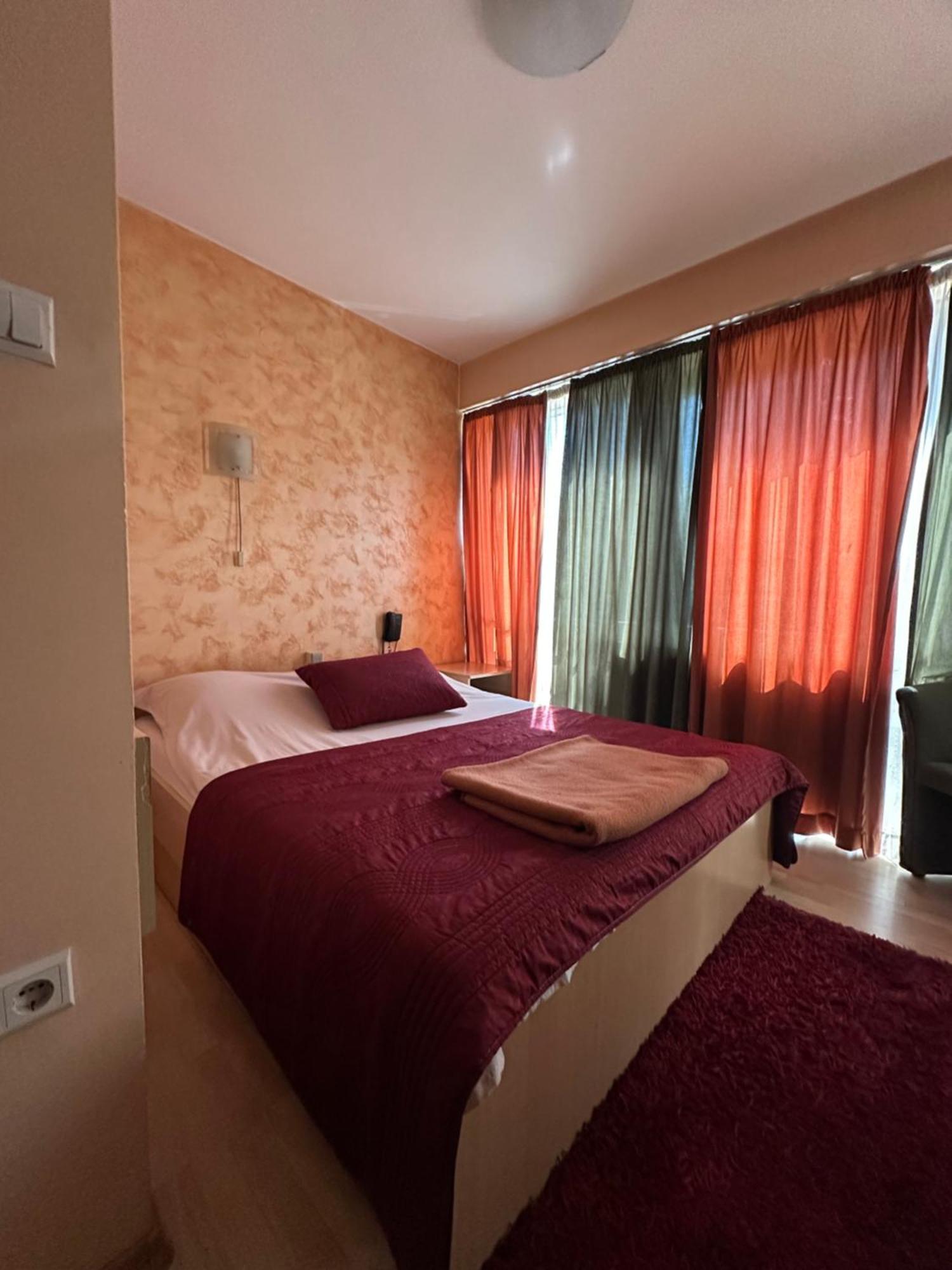 Hotel Brkic Sarajevo Airport - Free Parking Dış mekan fotoğraf