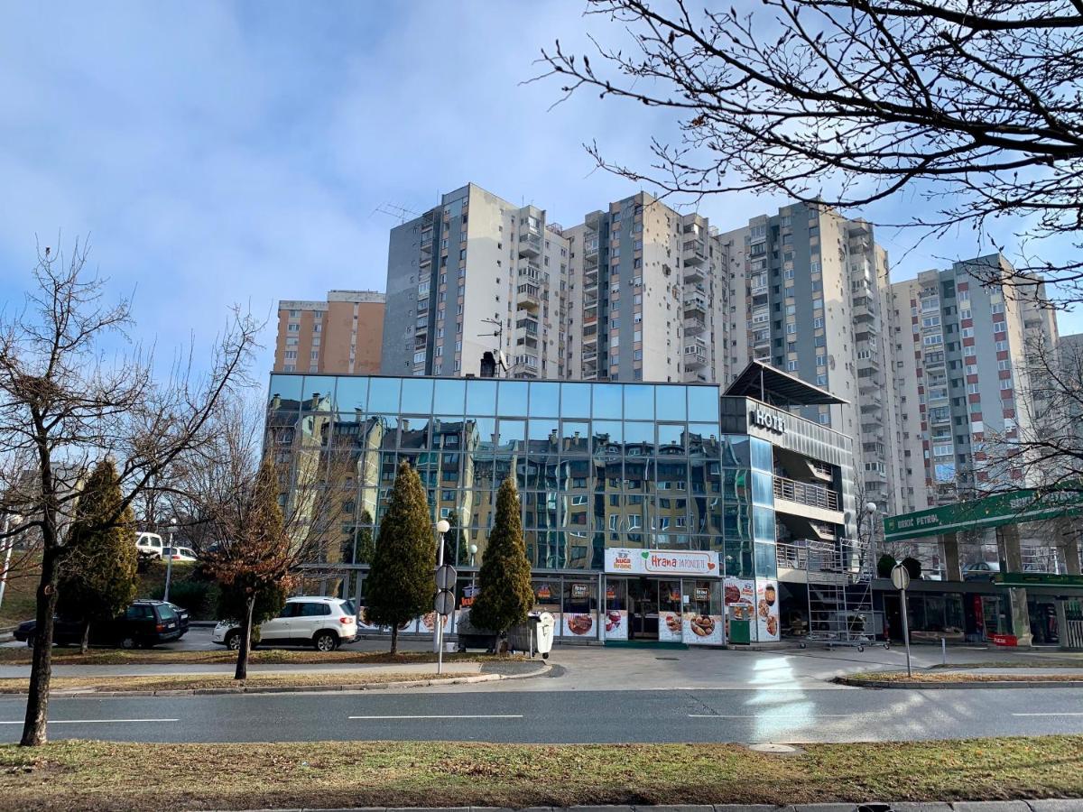 Hotel Brkic Sarajevo Airport - Free Parking Dış mekan fotoğraf