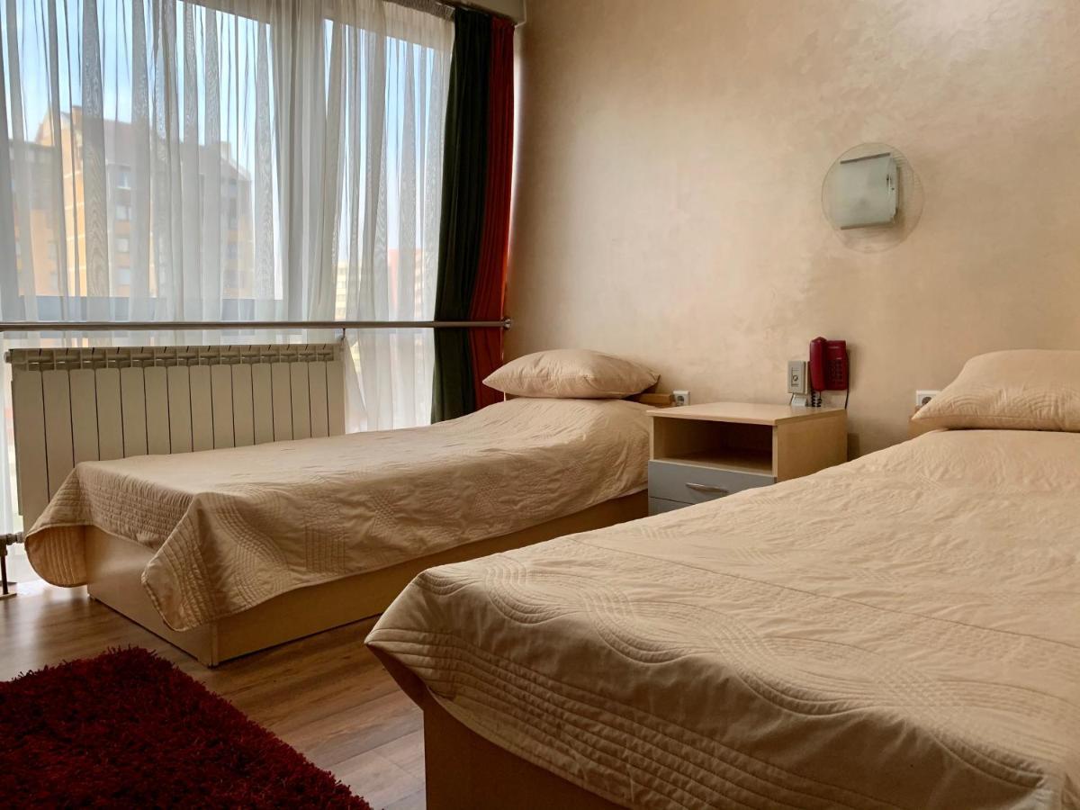 Hotel Brkic Sarajevo Airport - Free Parking Dış mekan fotoğraf